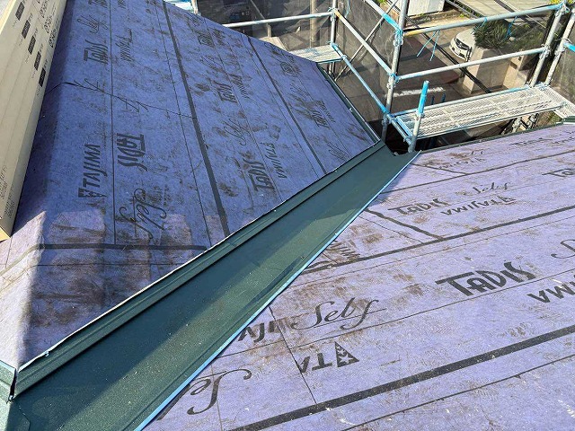 谷樋の取り付け